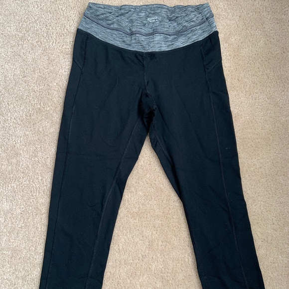 Champion Cropped Leggings - Picture 2 of 3